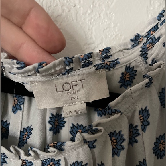 Loft Dainty Floral Blouse - size L (petite) - Picture 5 of 6